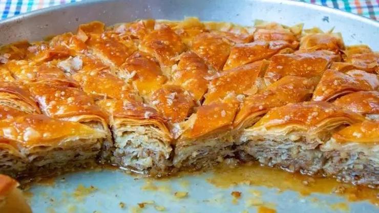 Somer Şef evde baklavanın sırrını açıkladı: Fanlı mı fansız mı pişer Evde lezzetli baklava yapımı