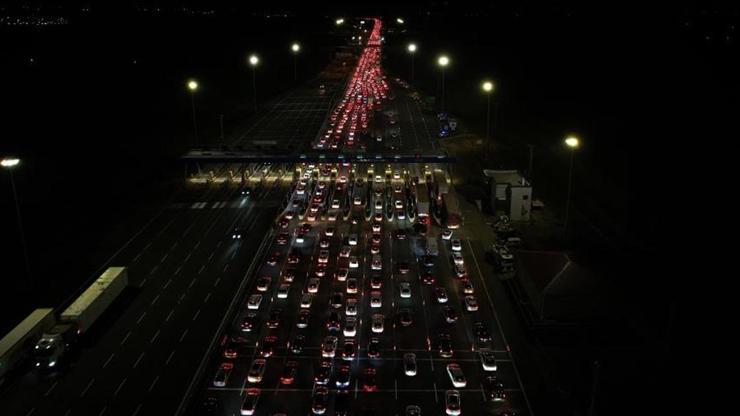 Bayram göçü başladı Trafik durma noktasına geldi