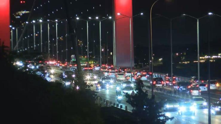İstanbul - İstanbulun çıkış güzergahlarında trafik yoğunluğu
