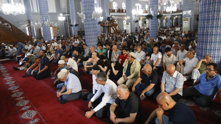Adana, Mersin, Hatay ve Osmaniyede bayram namazı kılındı