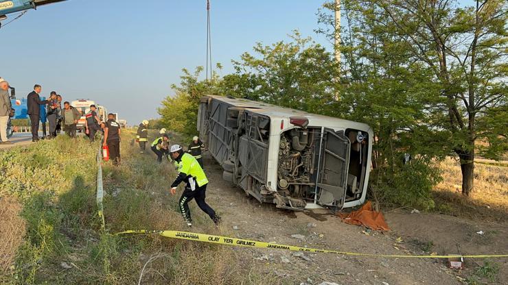 Konyada yolcu otobüsü devrildi: 1 ölü, 10u ağır 26 yaralı