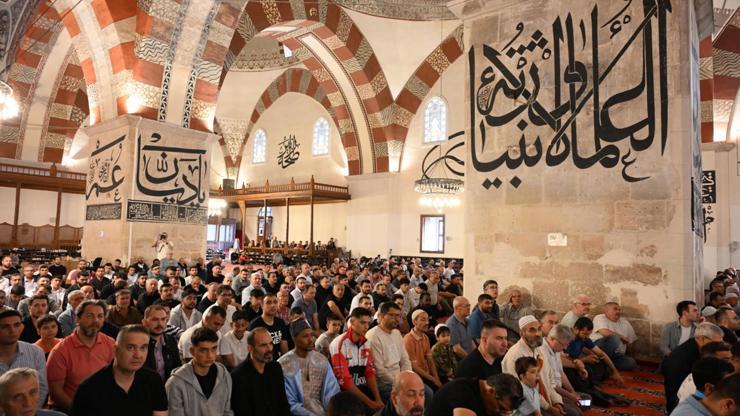 Edirnede bayram namazında Eski Cami doldu
