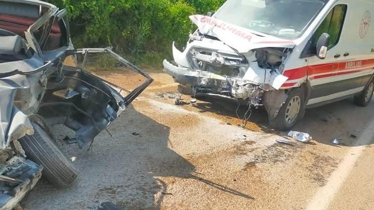 Adanada ambulans ile otomobil çarpıştı: 1 ölü, 2 yaralı