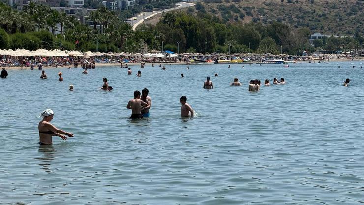 Bodrumda plajlarda bayram yoğunluğu