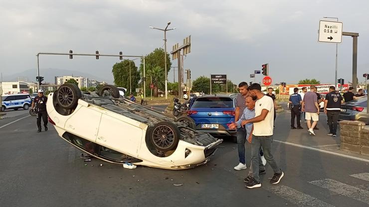 Aydında iki otomobilin çarpıştığı kaza kamerada: 5 yaralı