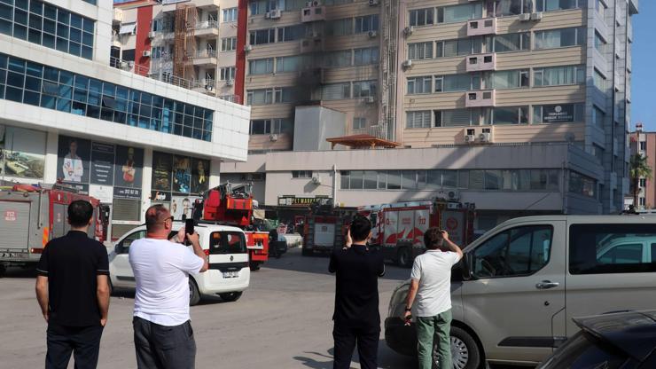 Antalya’da iş merkezinde klima yangını paniği