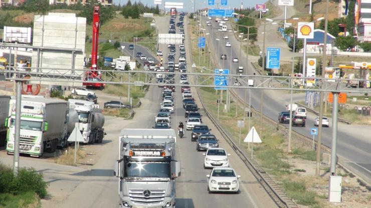 Kilit kavşak Kırıkkalede bayram dönüşü trafik yoğunluğu başladı