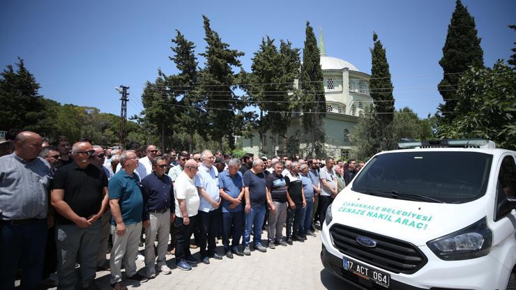 Tuncelideki trafik kazasında hayatını kaybeden anneanne ve torununun cenazeleri Çanakkalede defnedildi