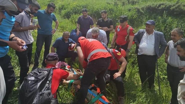 Hakkaride dağdan düşen pancar toplayıcısı 4 saatlik operasyonla kurtarıldı