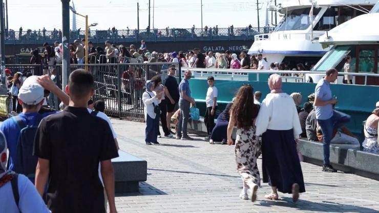 İstanbul- Eminönünde bayramın son gününde de yoğunluk devam etti