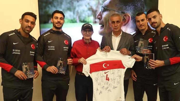 A Milli Takım oyuncularından Aziz Sancara ziyaret