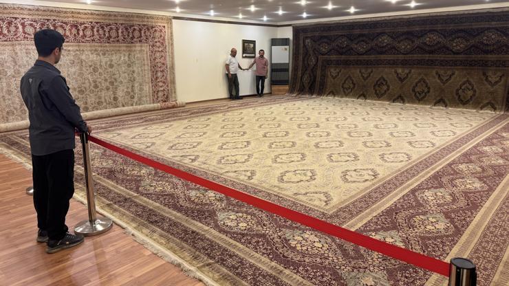 Nevşehirde 102 metrekarelik ipek halı ilgi görüyor