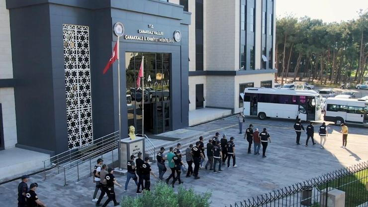Çanakkalede göçmen kaçakçılığı yapan suç örgütü çökertildi; 23 tutuklama