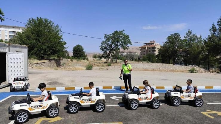 Batmanda anaokulu öğrencilerine trafik eğitimi verildi