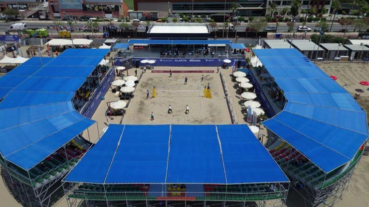 Plaj voleybolunun kalbi Alanyada atıyor
