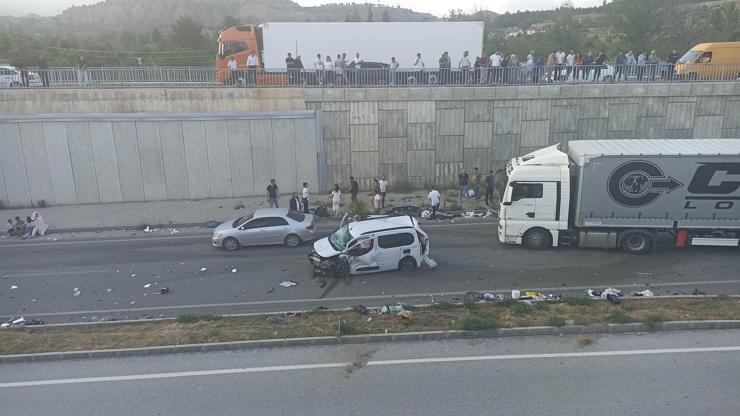 Kastamonuda 3 araç kazaya karıştı; 9 yaralı