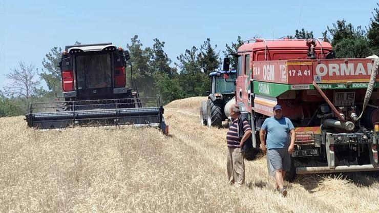 Geliboluda biçerdöverle hububat hasadı arazöz refakatinde yapıldı
