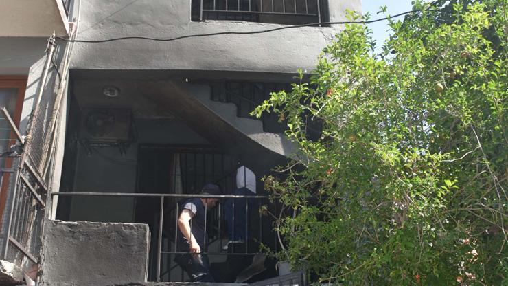 İzmirde 3 katlı binada yangın paniği; Defneyi mahalleli kurtardı