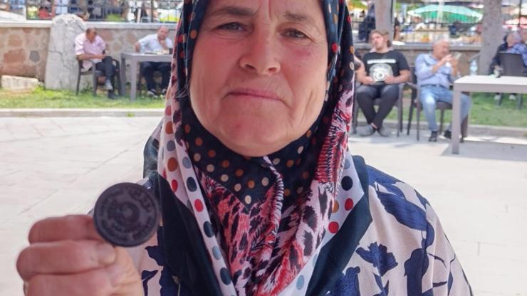 Nallıhanda kadın muhtar 26 yıldır görevini sürdürüyor