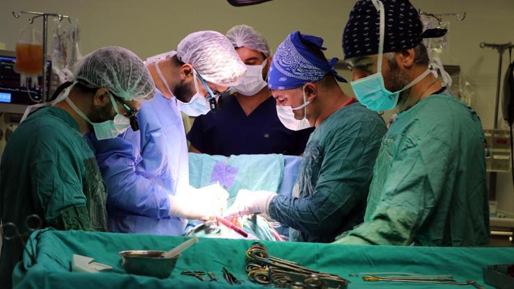 Vanda 4,5 yılda 1007 açık kalp ameliyatı gerçekleştirdi