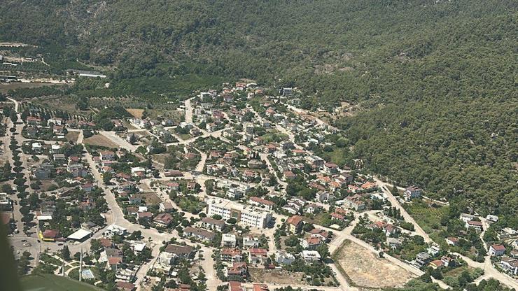 Antalyada çıkan orman yangınına müdahale ediliyor