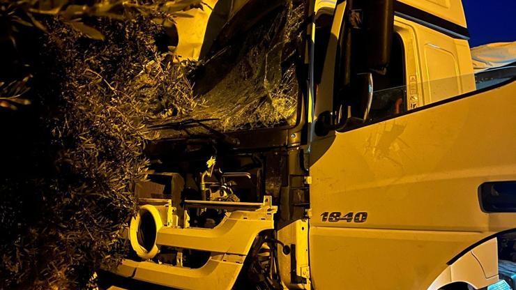 Kontrolden çıkan TIR, park halindeki araçlara çarptı