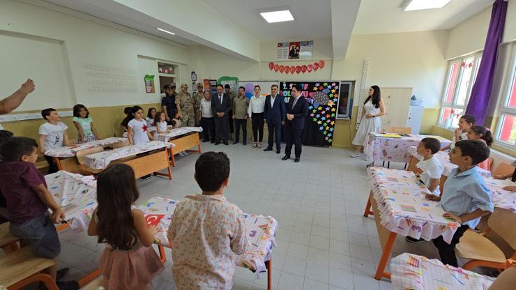 Hatay’da 398 bin öğrenci karne heyecanı yaşadı