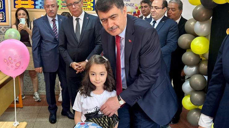 Ankarada öğrencilerin karne heyecanı