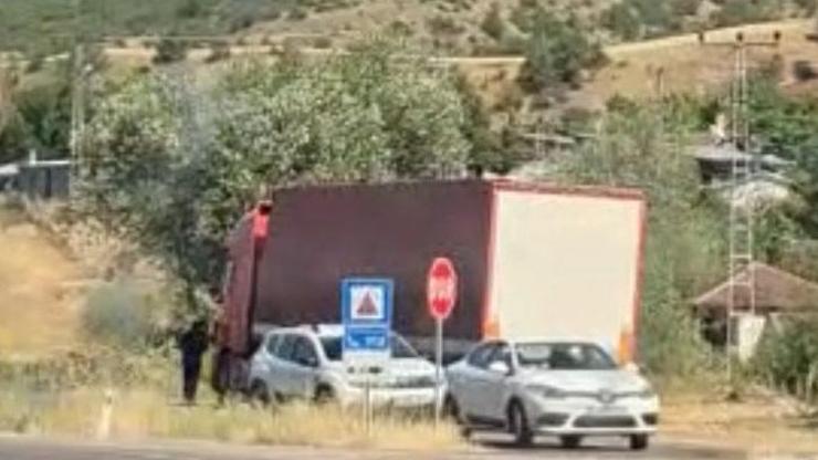TIR yayalara çarptı: 1 ölü, 1 yaralı