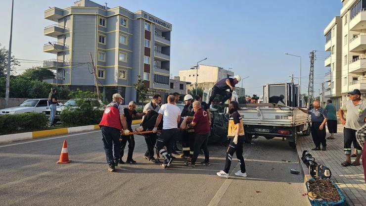 Osmaniyede park halindeki kamyonete çarpan otomobildeki 2 kişi yaralandı