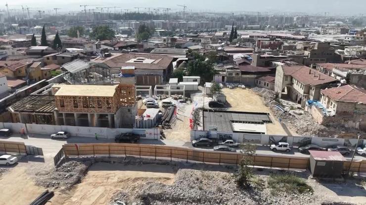Hatay’ın tarihi caddesi yeniden yükseliyor