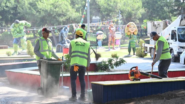 Kepez’den Tek Sarnıç Parkı’nda temizlik seferberliği