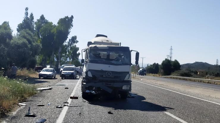 Muğlada beton mikseri ile yolcu minibüsü çarpıştı, 1 kişi öldü, 12 kişi yaralandı
