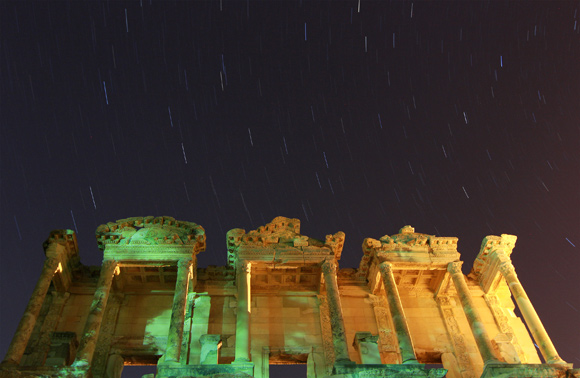 Efes üzerinde göktaşı yağmuru