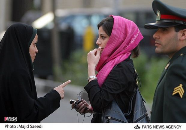 İran polisi kadın avına çıktı