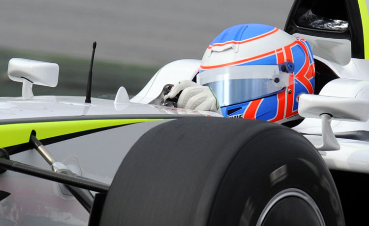 Brawn GP Button ile zirveye döndü