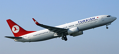 THY uçağı patlak lastikle iniş yaptı