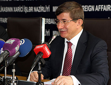 Davutoğlu, Roş Aşanayı kutladı