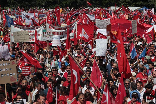 Avrupalı Türklerden Erdoğana destek