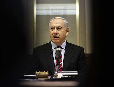 Netanyahu hükümeti Perese sundu