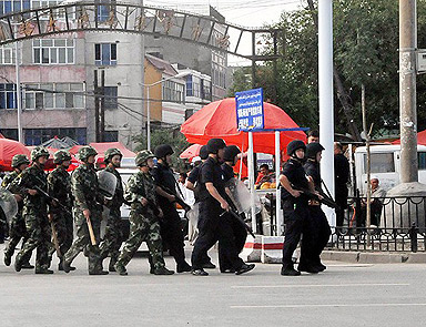 Çinin özerk bölgesi yine karıştı: 27 ölü