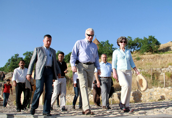 Ricciardone Akdamar Kilisesi'ni gezdi