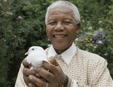 Mandela yeniden hastaneye kaldırıldı