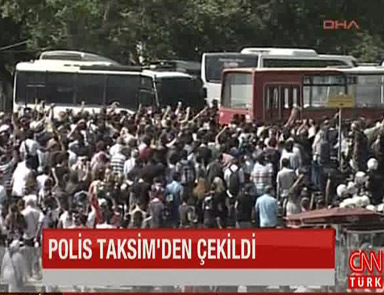 Polis Taksimden çekildi