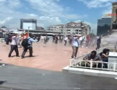 Taksimde Ülkücü gruba polis müdahalesi