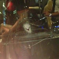 Galatasaray otobüsüne taşlı saldırı