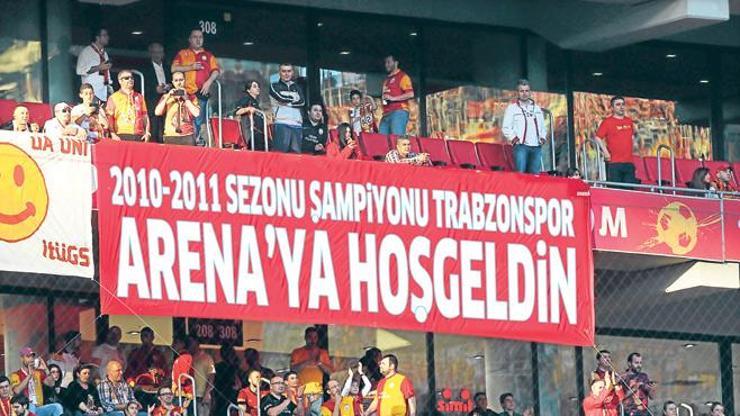 Arenada 2010-11 şampiyonu Trabzonspor pankartı
