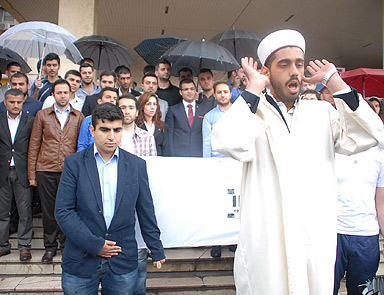 İzmirde IMF namazı..