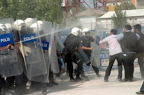 İBDA-C eylemine polis müdahalesi