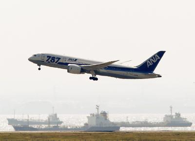 Boeing 787 Dreamliner UAyla yeniden seferde